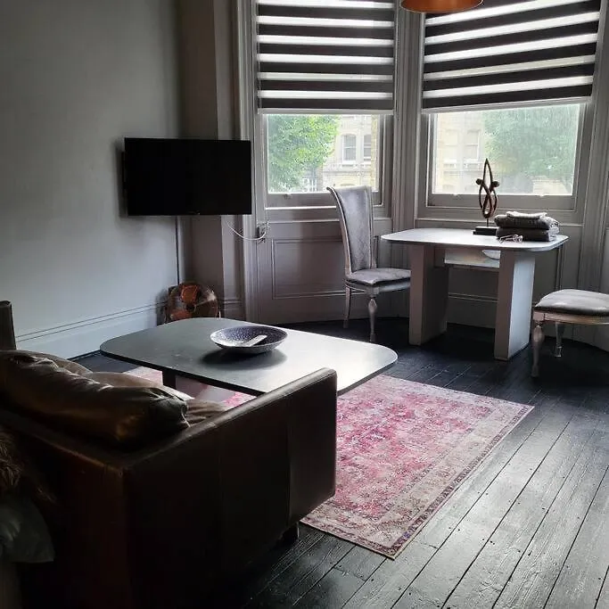 Elegant Studio In Central Hove - 5 Min Walk To Beach - 10 Min To Brighton