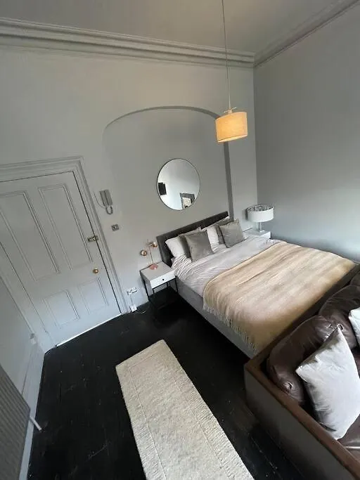 Elegant Studio In Central Hove - 5 Min Walk To Beach - 10 Min To Brighton Apartment