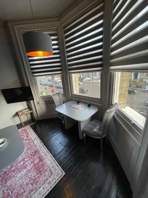 Elegant Studio In Central Hove - 5 Min Walk To Beach - 10 Min To Brighton Apartment
