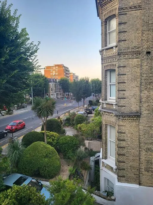 Elegant Studio In Central Hove - 5 Min Walk To Beach - 10 Min To Brighton